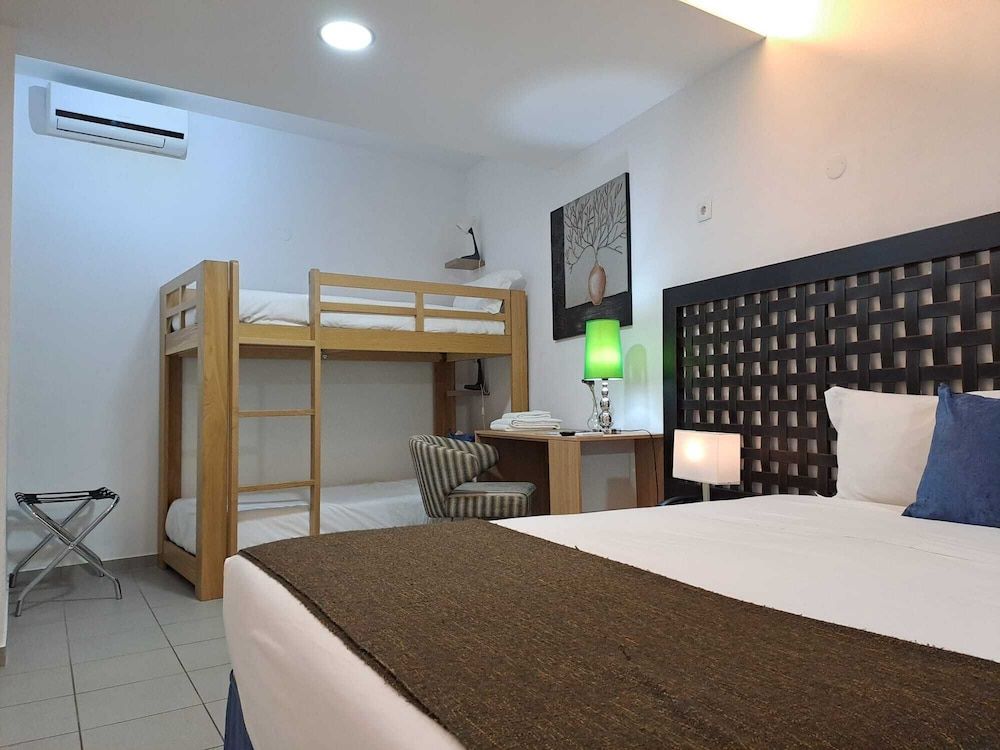 Largo da Fonte Family Quadruple Room 4