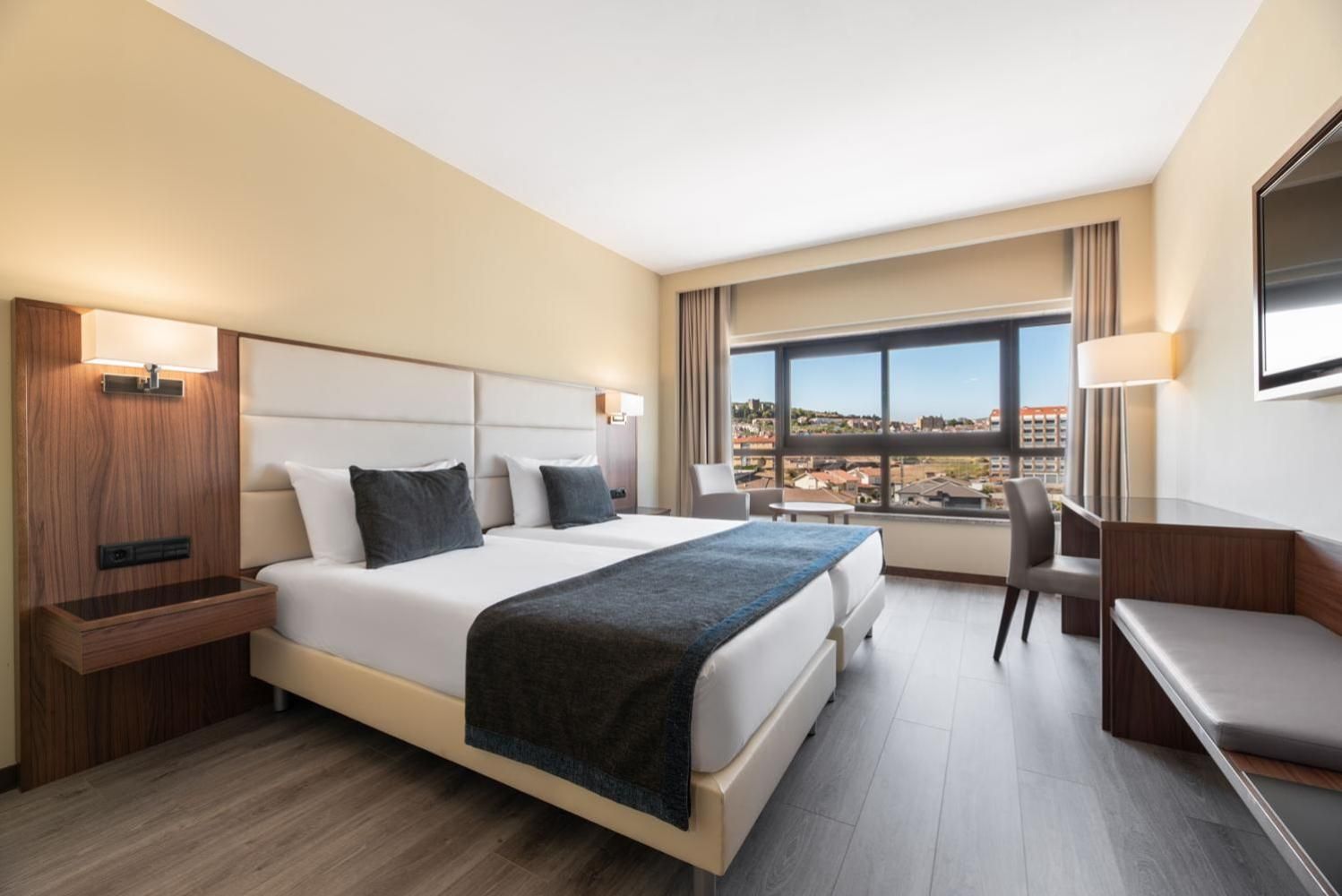 Twin Room with Castle View ( free Parking )