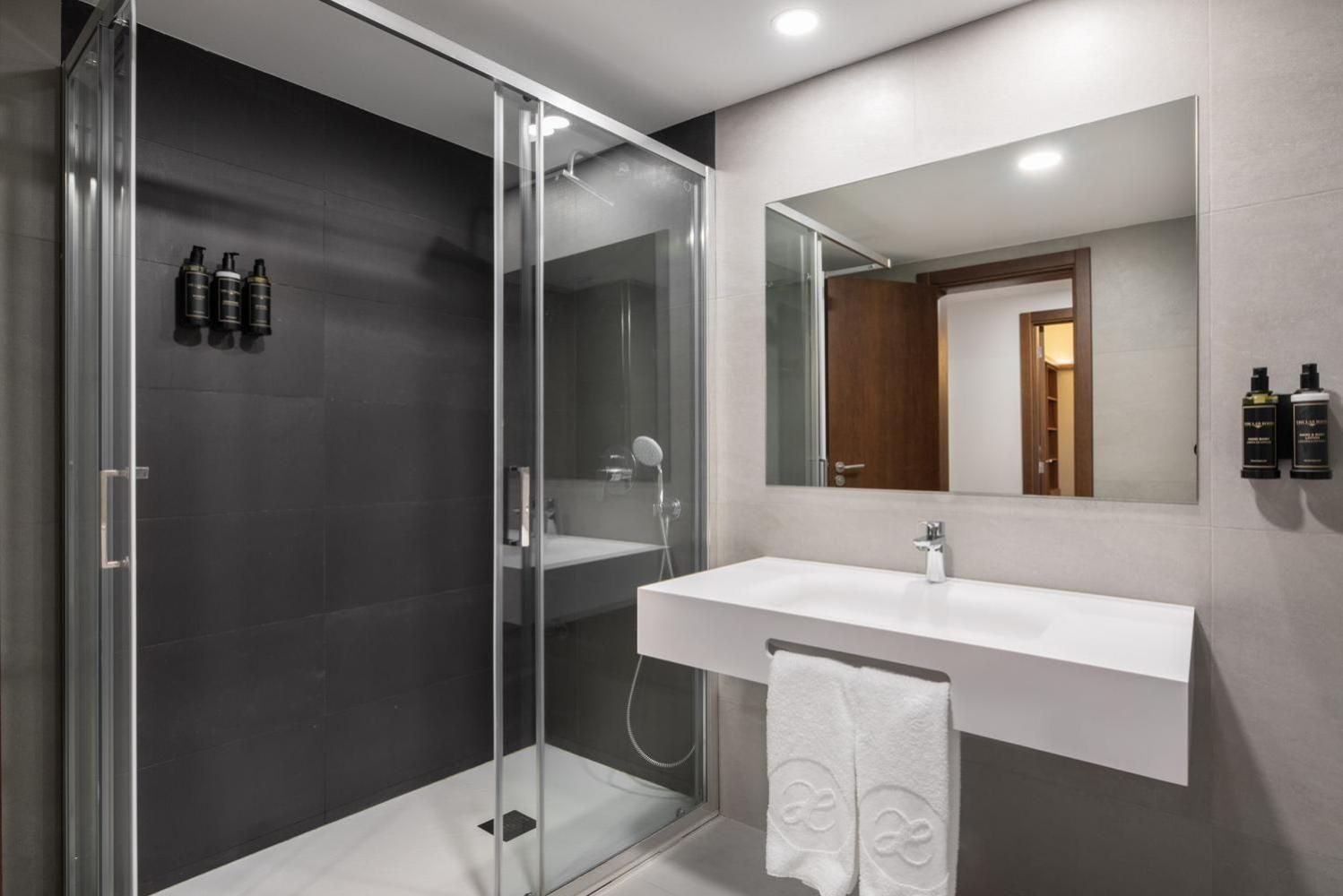 Deluxe Double Room with Castle View ( free Parking )