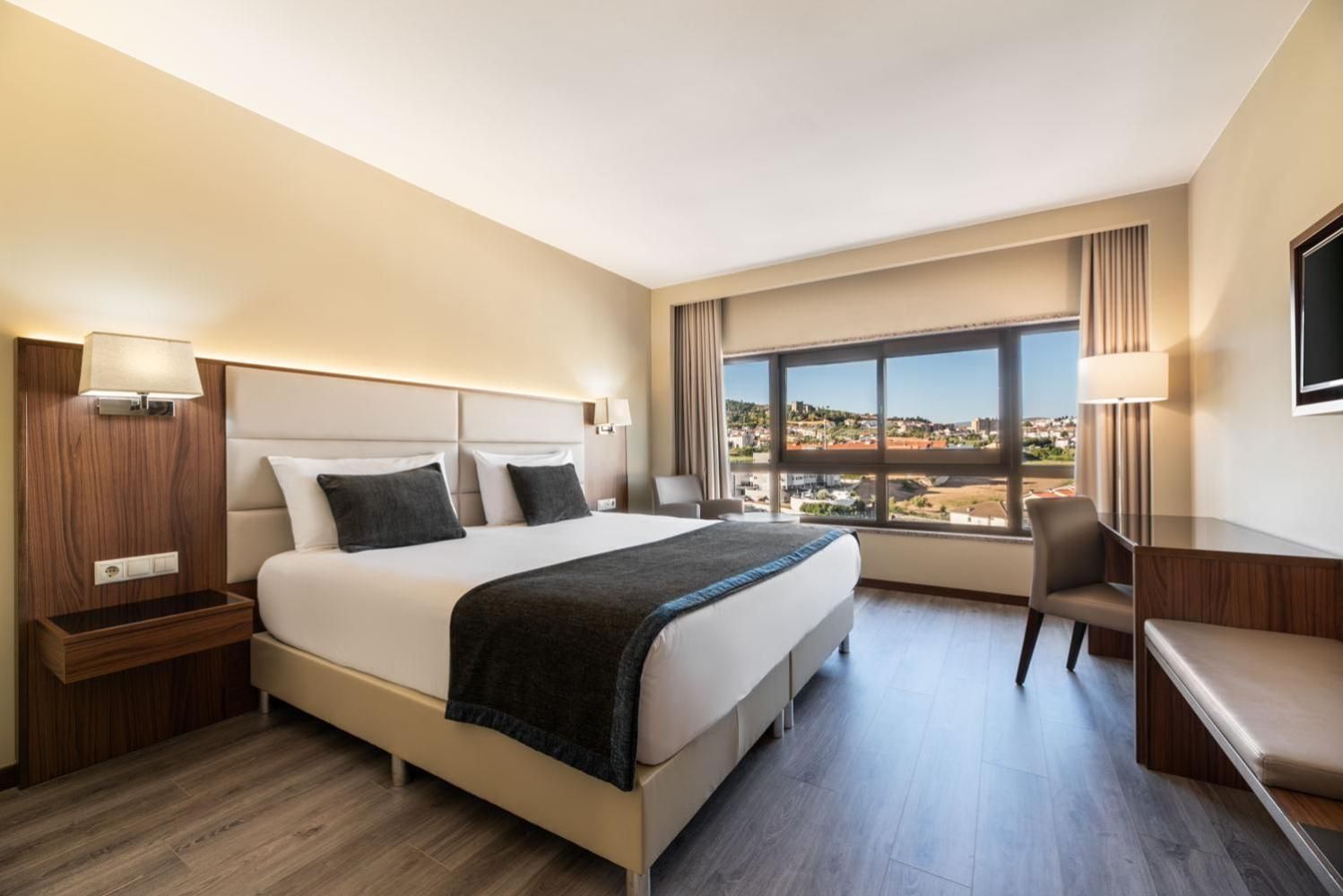 Deluxe Double Room with Castle View ( free Parking )