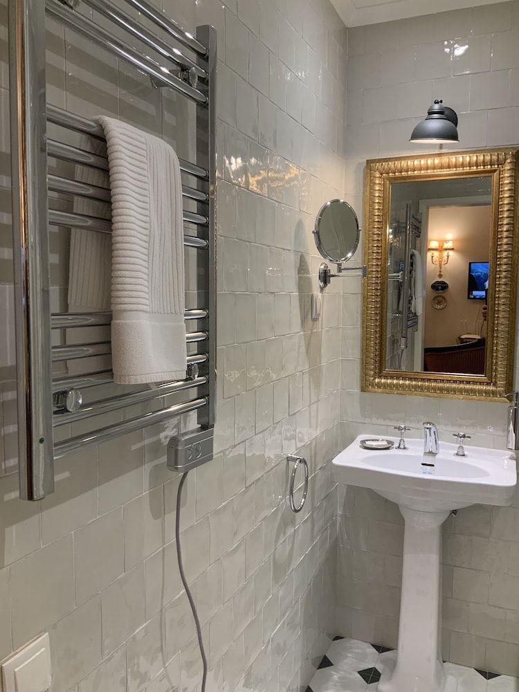 Villa Estefânia Superior Studio, 1 King Bed, Non Smoking, Patio (Rosas) 8