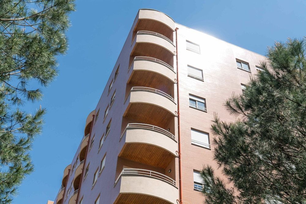 undefined House and People - Artur Bivar 3