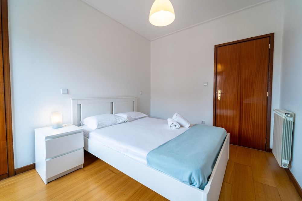 House and People - Artur Bivar City Apartment, 4 Bedrooms 6