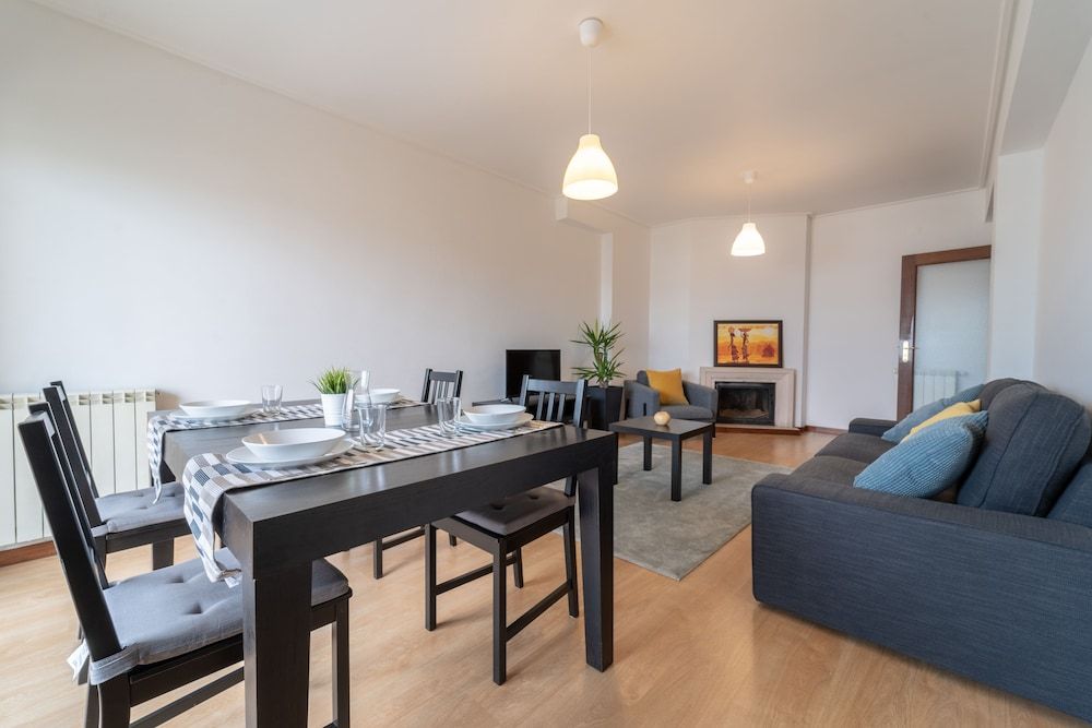 undefined House and People - Artur Bivar 9