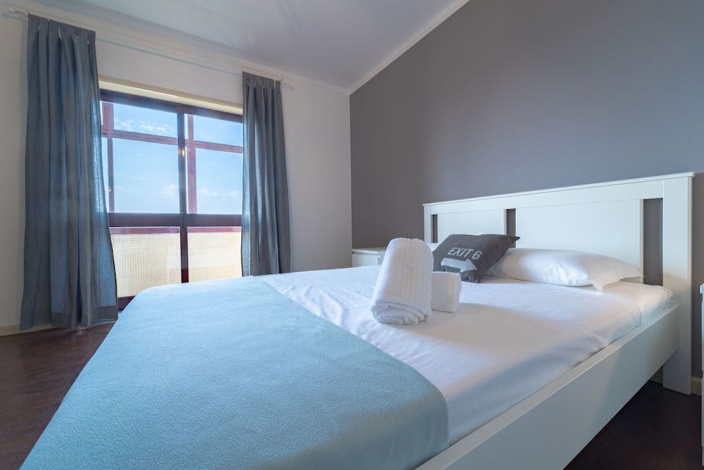 House and People - Feliciano Ramos 2 Apartment, 4 Bedrooms, Non Smoking, City View 8