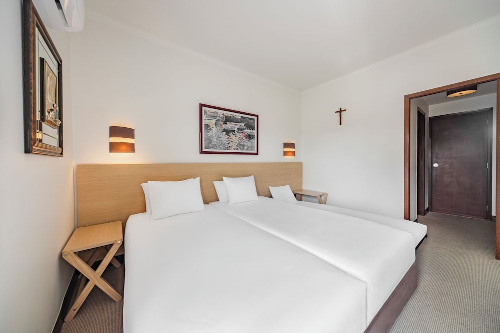 Twin Room (with extra bed)