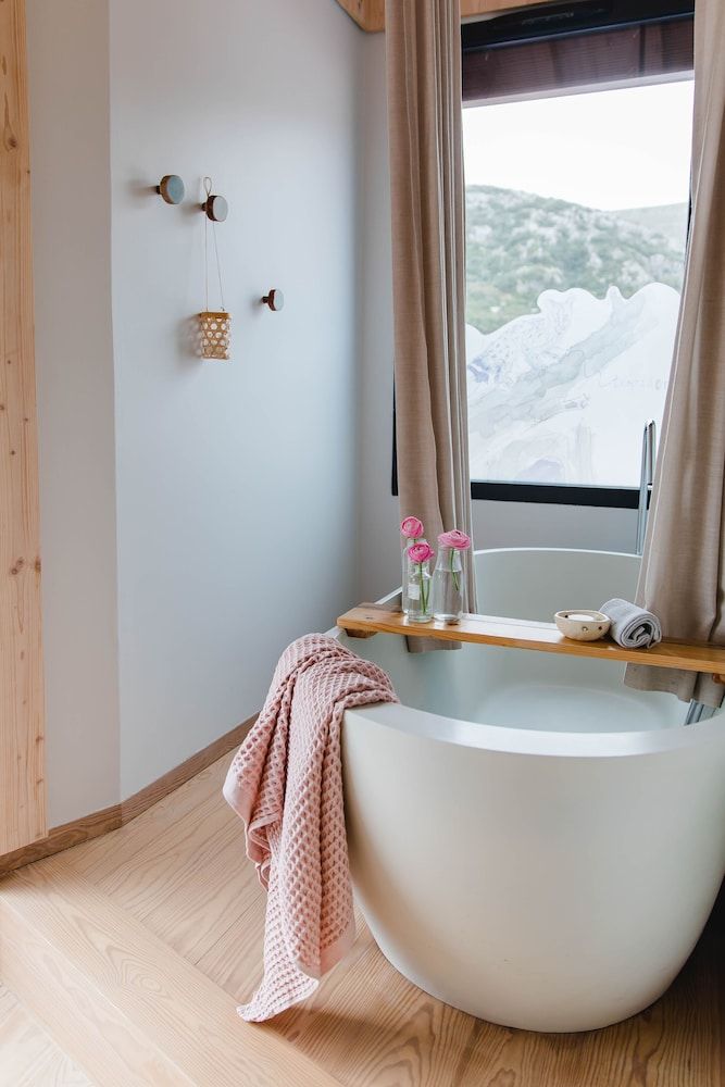 The Nest By Cooking and Nature Superior Room 6