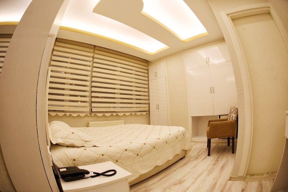 Royal Otel Family Room 2