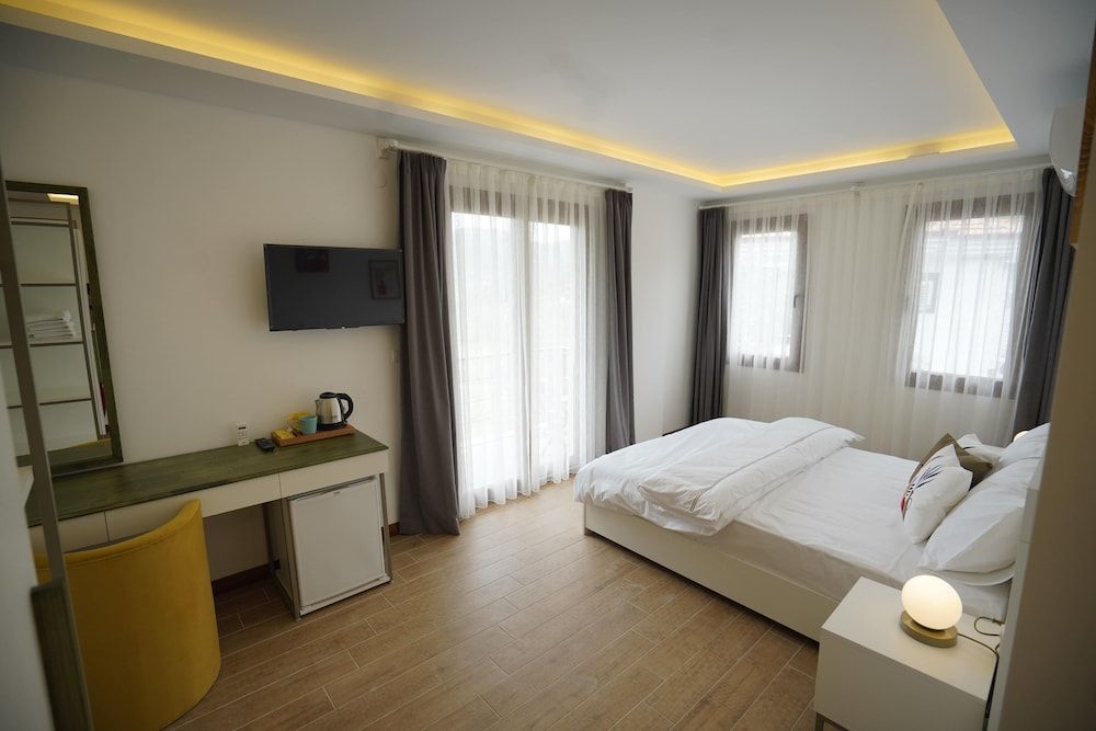 Deluxe Double Room, 1 Double Bed, Non Smoking, Mountain View