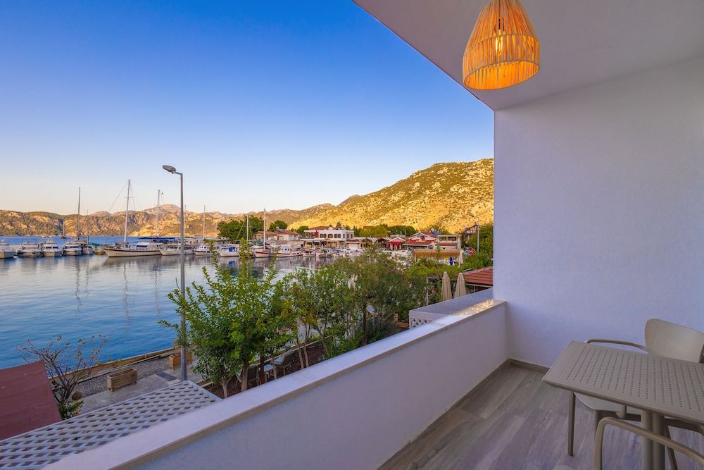 BASE Selimiye Family Room 24