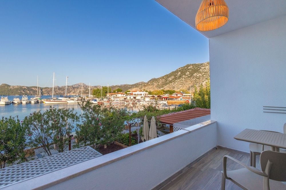 BASE Selimiye Family Room 23