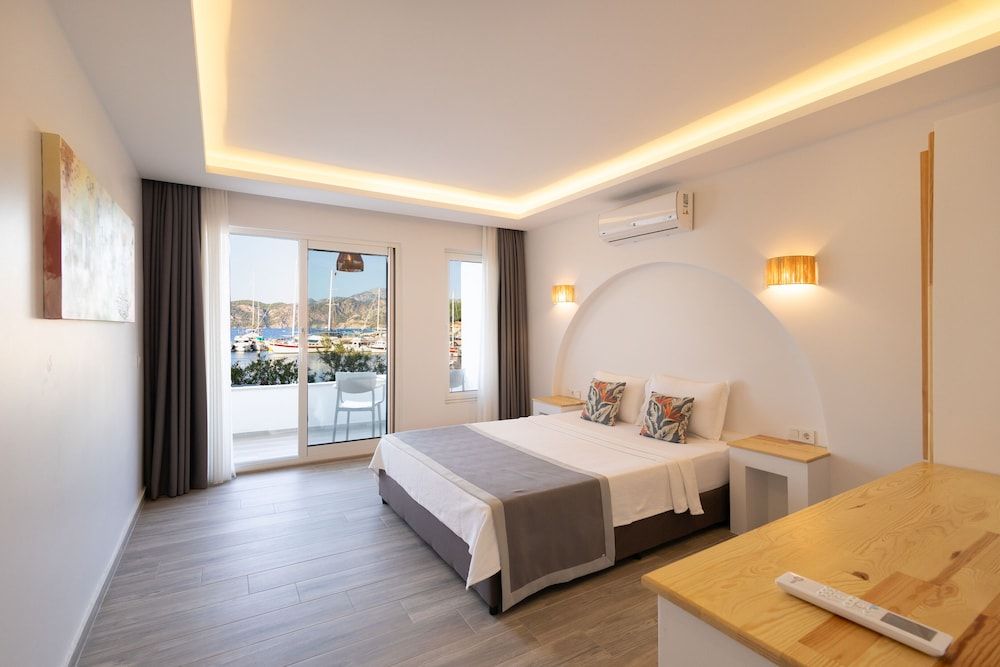 BASE Selimiye Family Room 13