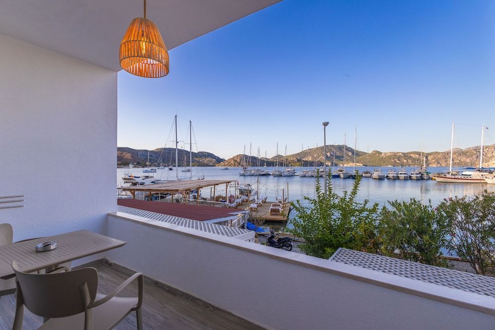 BASE Selimiye Family Room 22