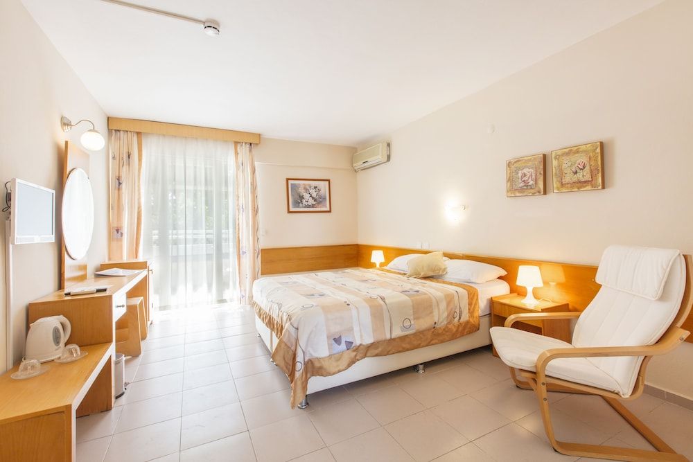 undefined Golden Gate Hotel 2