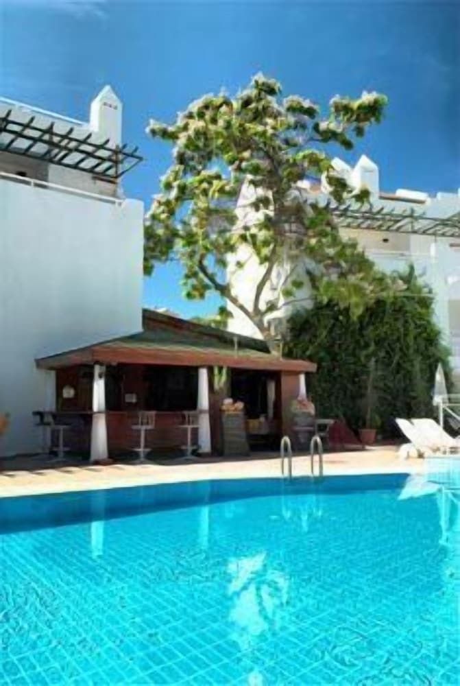 undefined Golden Gate Hotel 7