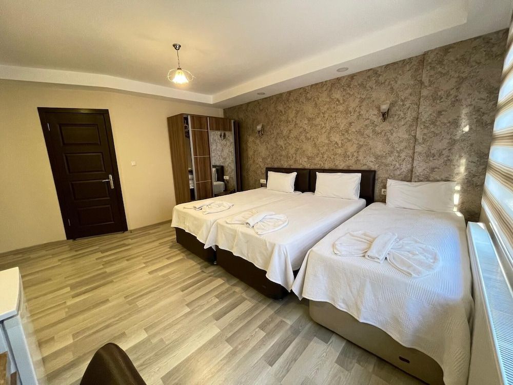 undefined Ikarus Hotel 2