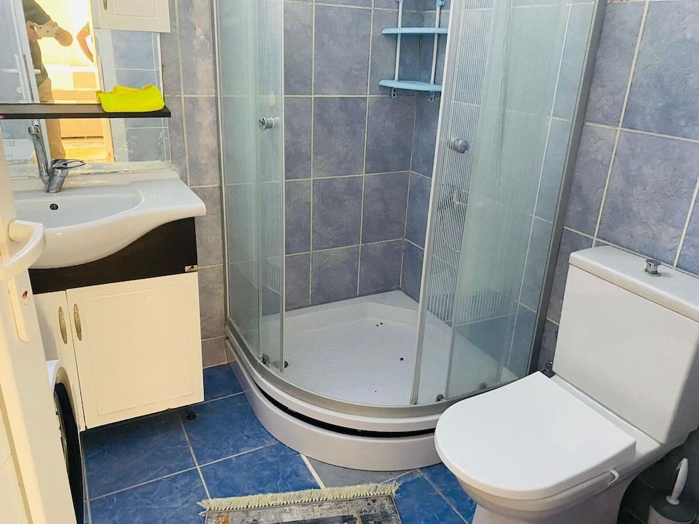 Beautiful 3-bedroom House With Sea View and Garden House 5