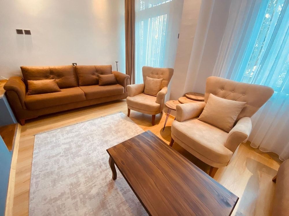 Beautiful 3-bedroom House With Sea View and Garden House 9