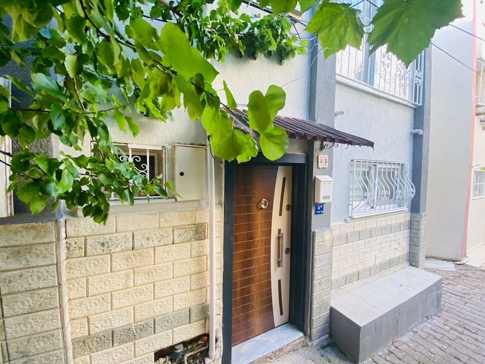 undefined Beautiful 3-bedroom House With Sea View and Garden 2