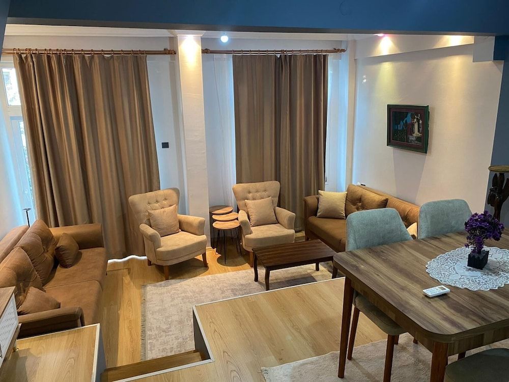 Beautiful 3-bedroom House With Sea View and Garden House 10