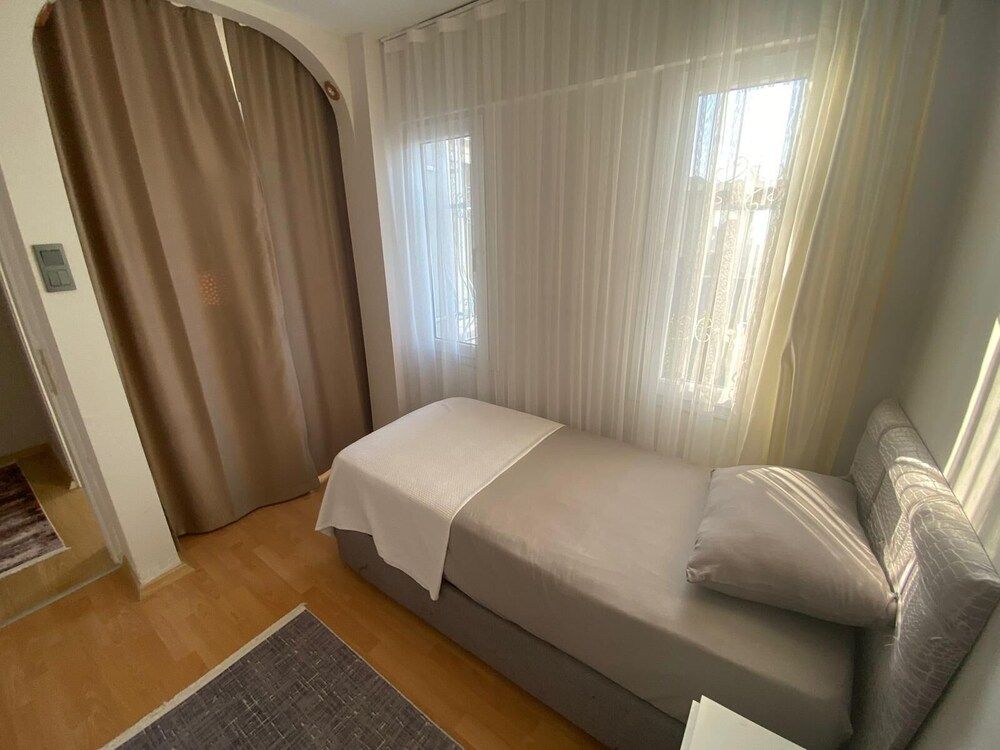 undefined Beautiful 3-bedroom House With Sea View and Garden 10