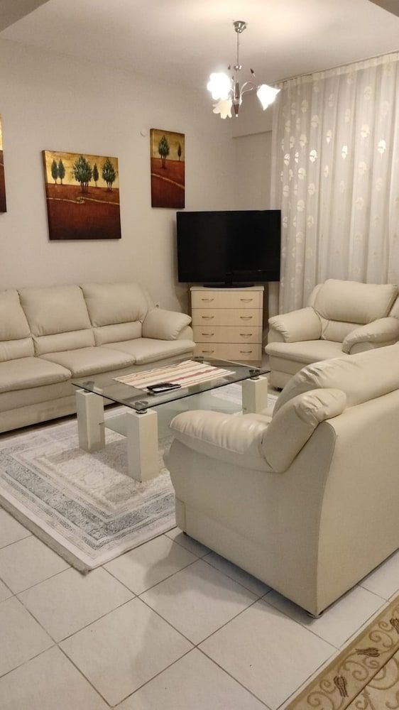 undefined 10 Munites Walk to City Center / 10 Munites Walk to Ladies Beach 6