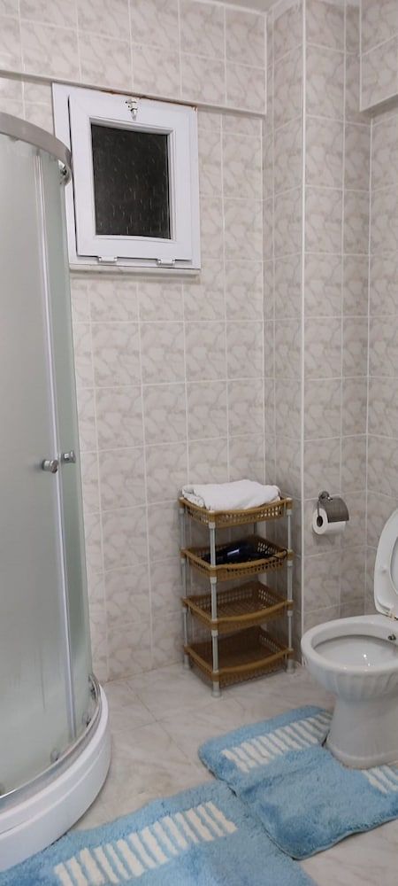 undefined 10 Munites Walk to City Center / 10 Munites Walk to Ladies Beach 10