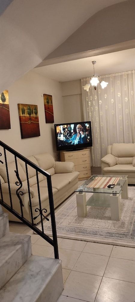 undefined 10 Munites Walk to City Center / 10 Munites Walk to Ladies Beach 7