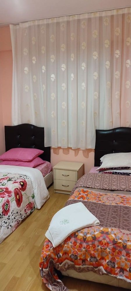 undefined 10 Munites Walk to City Center / 10 Munites Walk to Ladies Beach 2