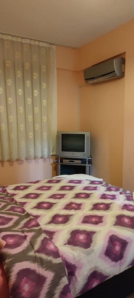 undefined 10 Munites Walk to City Center / 10 Munites Walk to Ladies Beach 4