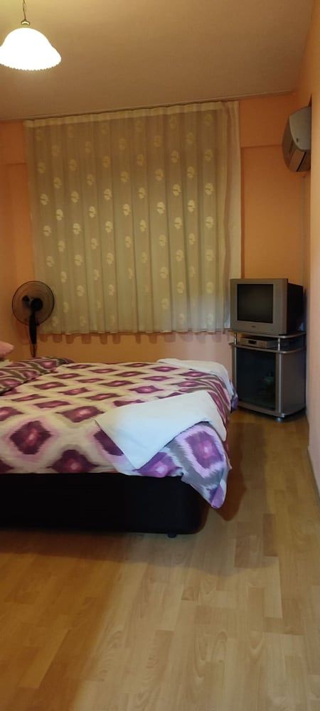 undefined 10 Munites Walk to City Center / 10 Munites Walk to Ladies Beach