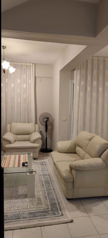 undefined 10 Munites Walk to City Center / 10 Munites Walk to Ladies Beach 5