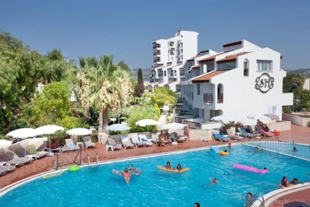 Sentinus Beach Hotel