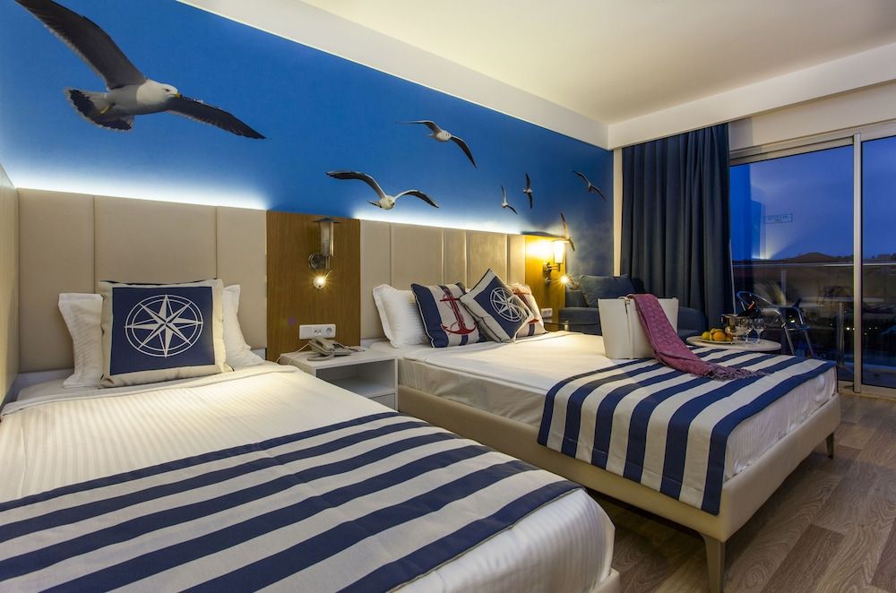 Family Room, 2 Bedrooms, Partial Sea View