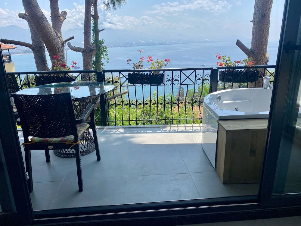 Castle Boutique Hotel Alanya Romantic Room, Bathtub, Sea View 20