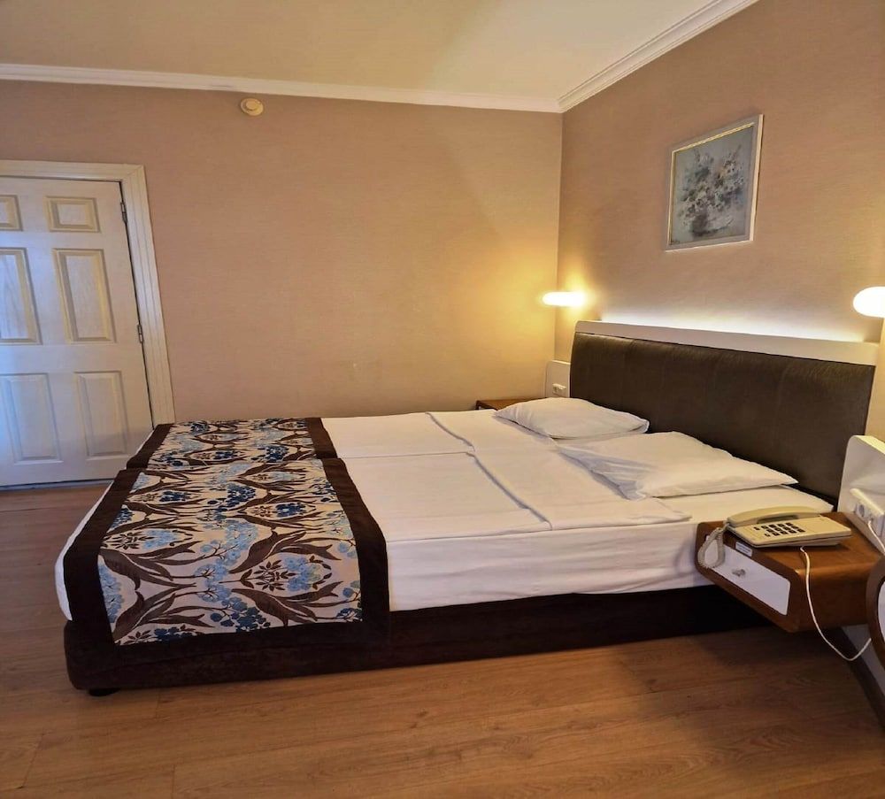 Azak Hotel