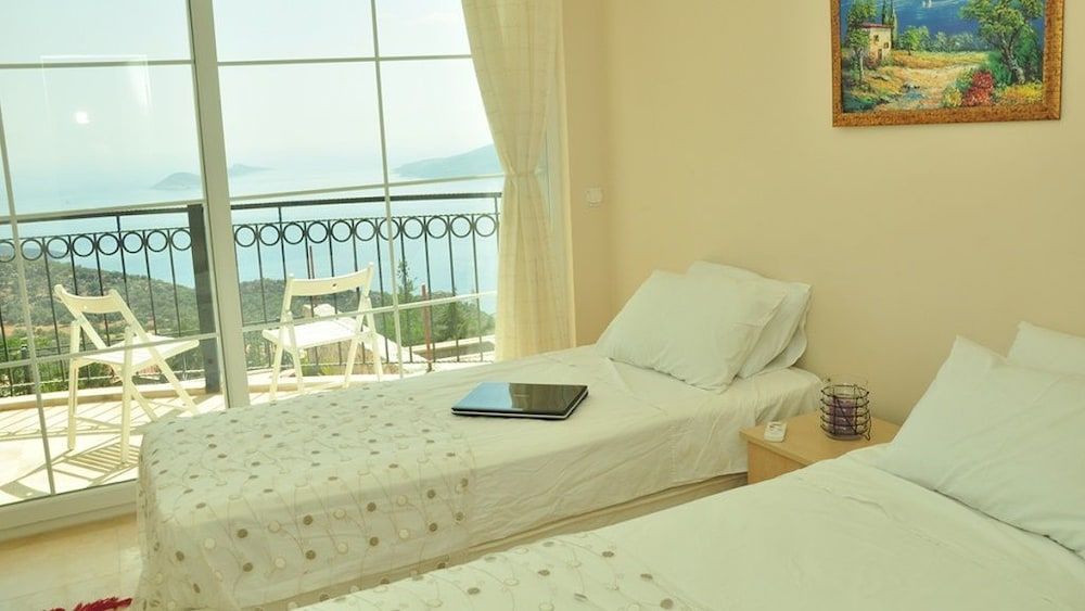 Exclusive Villa, 4 Bedrooms, Sea View, Poolside