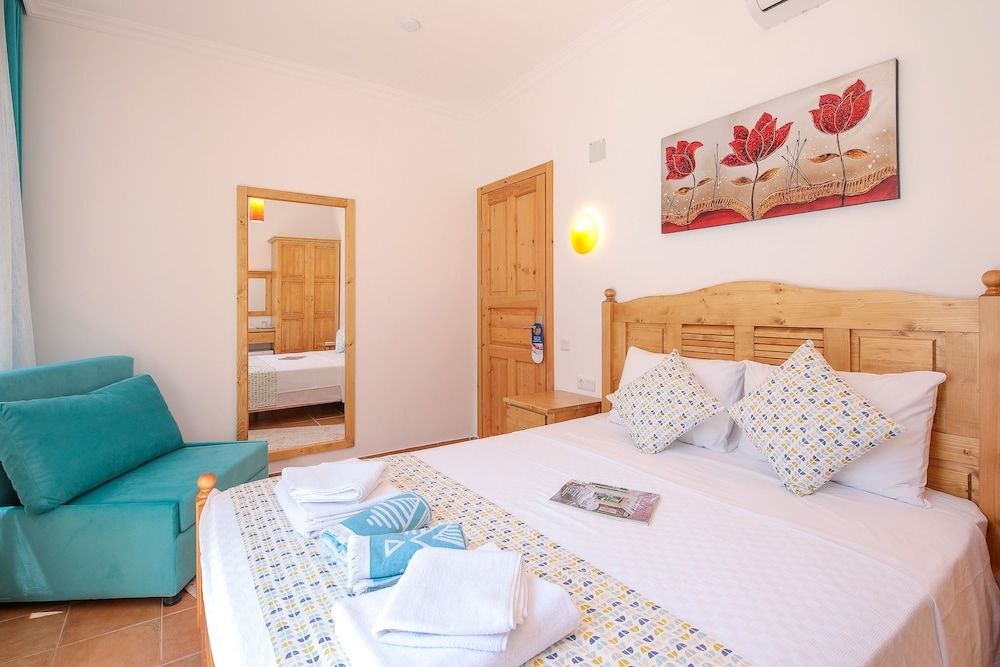 Room, Balcony, Partial Sea View