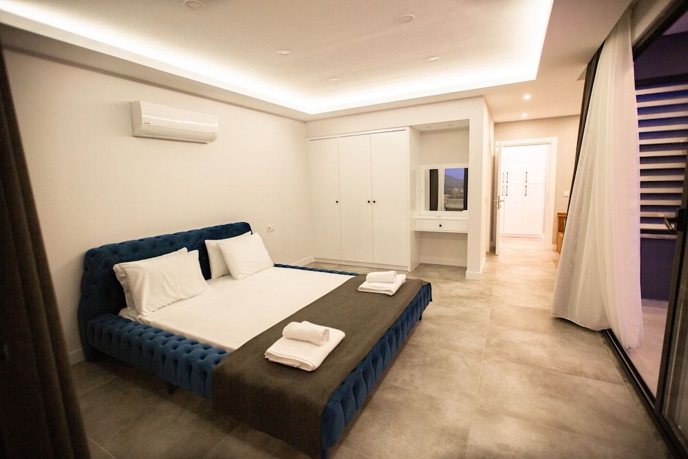 Design Villa, 2 Bedrooms, Lake View
