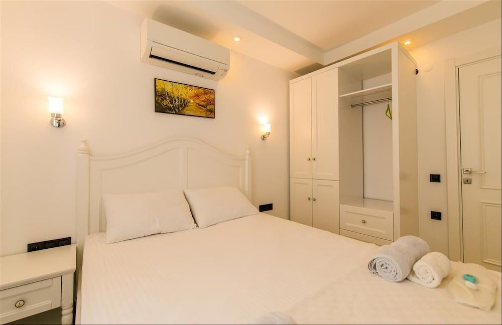 Standard Suite, Double and Sofa Bed, Sea View, Groundfloor