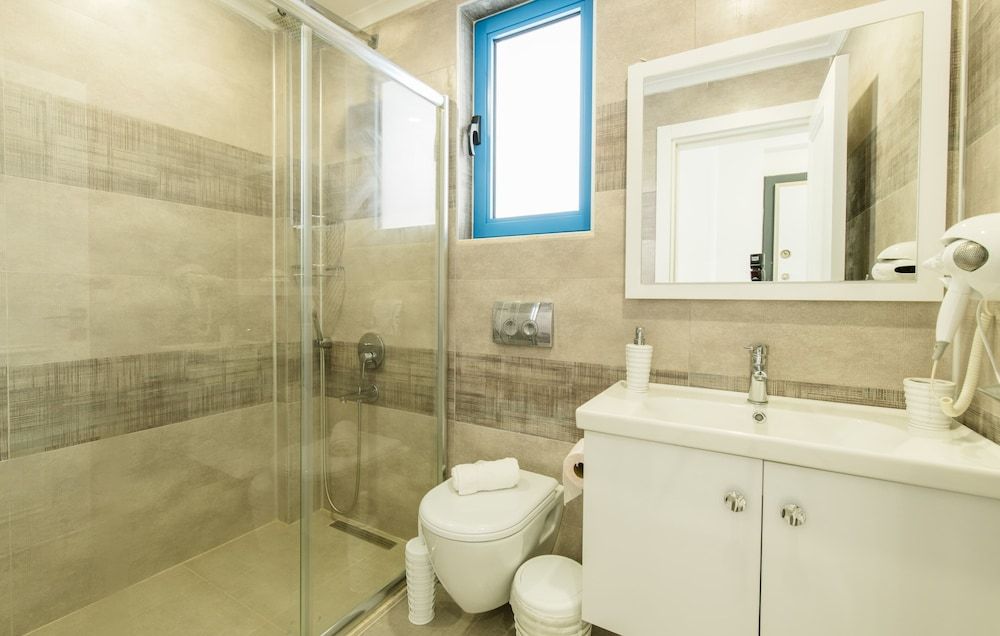Standard Suite, Double and Sofa Bed, Partial Sea View, Groundfloor