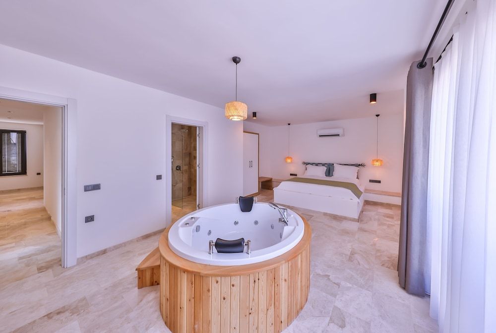 Villa, 4 Bedrooms, Balcony, Pool View