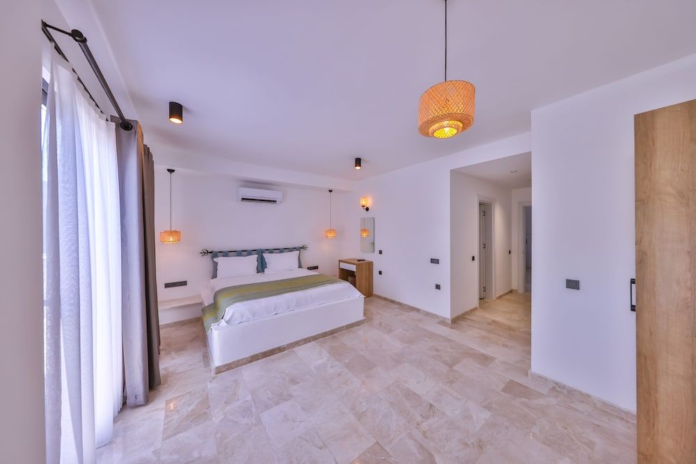 Villa, 4 Bedrooms, Balcony, Pool View