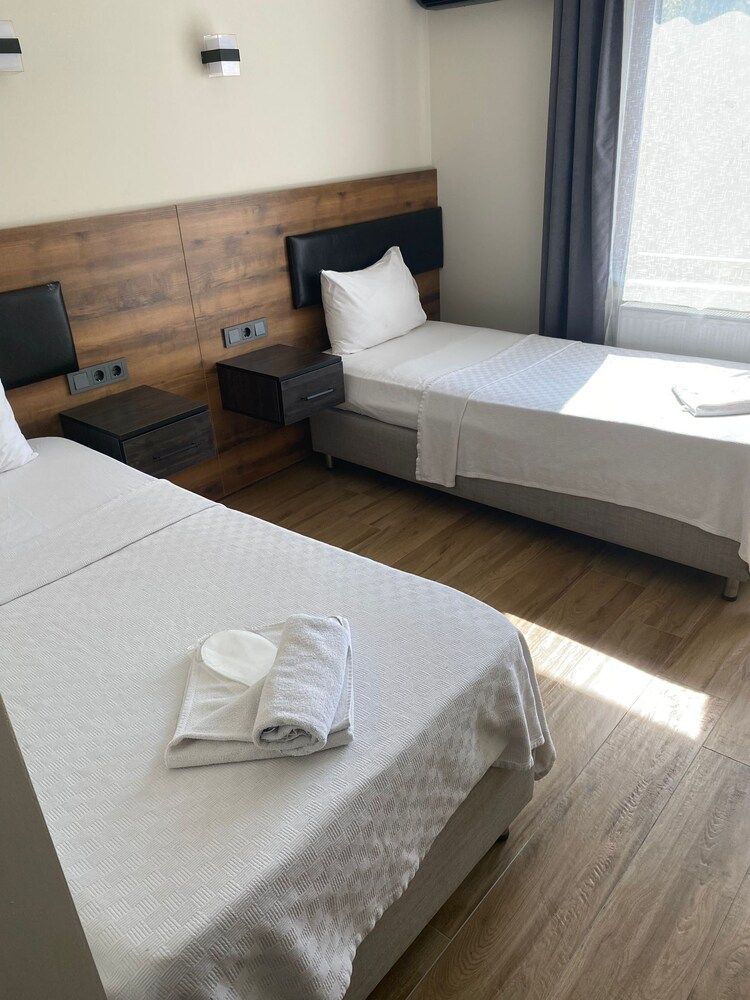 Deta Port Hotel Standard Twin Room 3