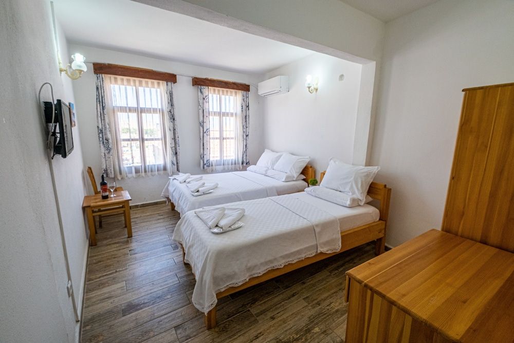 Standard Triple Room, Castle and Harbor View