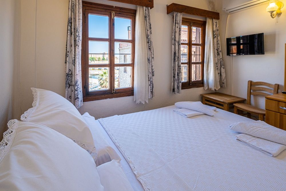 Standard Double Room with Castle and Harbor View