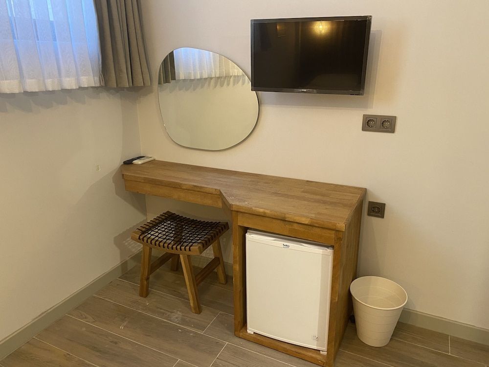 Elyada Konuk Evi (+8 Yaş ) Bodrum Kat Cift Kisilik Oda 5