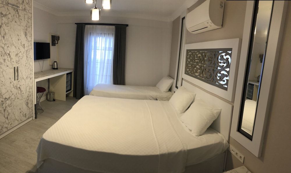 Del Mar Hotel Standard Triple Room 4