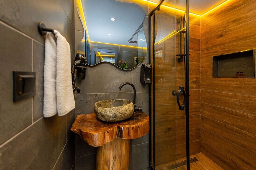 Pavri Suit Bungalov Deluxe Room, Lake View 6