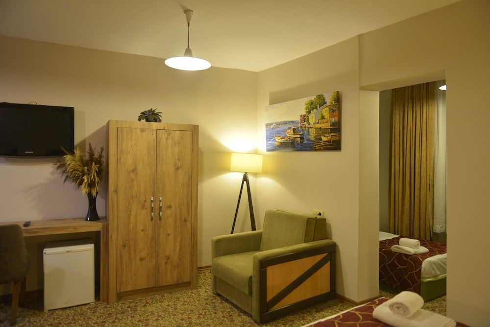 Elit Palace Deluxe Room 8